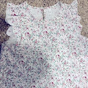 Women’s flutter sleeve top.